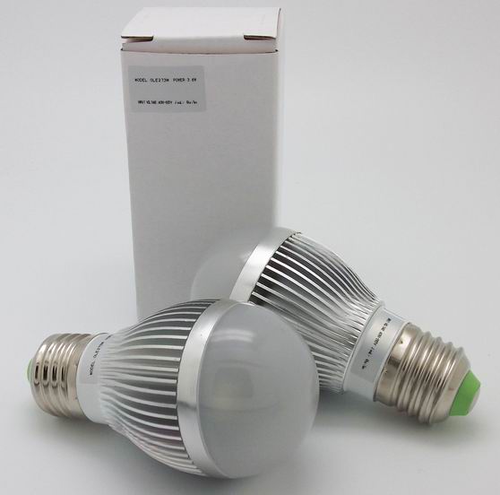 LED灯泡,全球电压，3颗1W灯珠，功率3W，寿命长光衰小