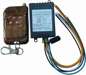 电压DC12V 具有2262 1527的学习接收，四路高低电平输出，可以选择M L的工作模式接收距离80米左右